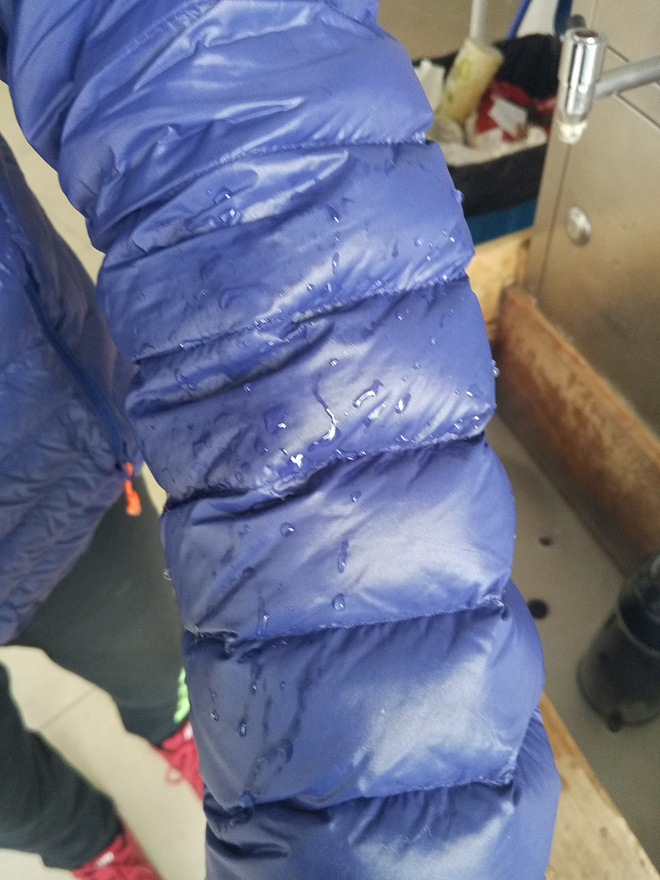 天石V10防水羽绒服——风雨中过暖冬