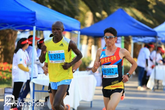 人物 | 昆明马拉松国内冠军杨定宏：田径老兵的最后拼搏