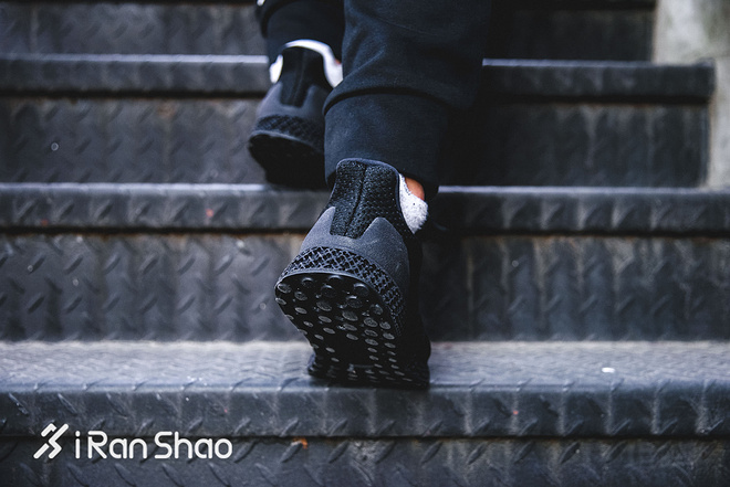 Weekly Gear |  近看adidas 3D Runner 这双炒至3000美元的跑鞋