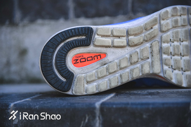 跑鞋 | 把体重全部交给它 Nike Air Zoom Vomero 12深度评测