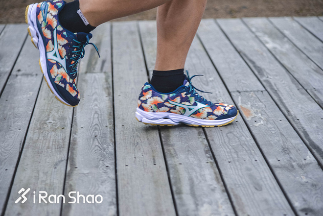 跑鞋 | Mizuno Wave Rider 20 出色脚感 历代最优