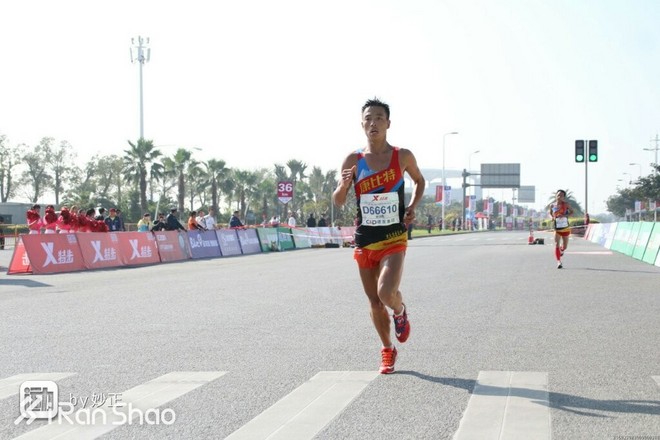 人物 | 厦马国内冠军管油胜：背靠背跑北马，也是中国第一