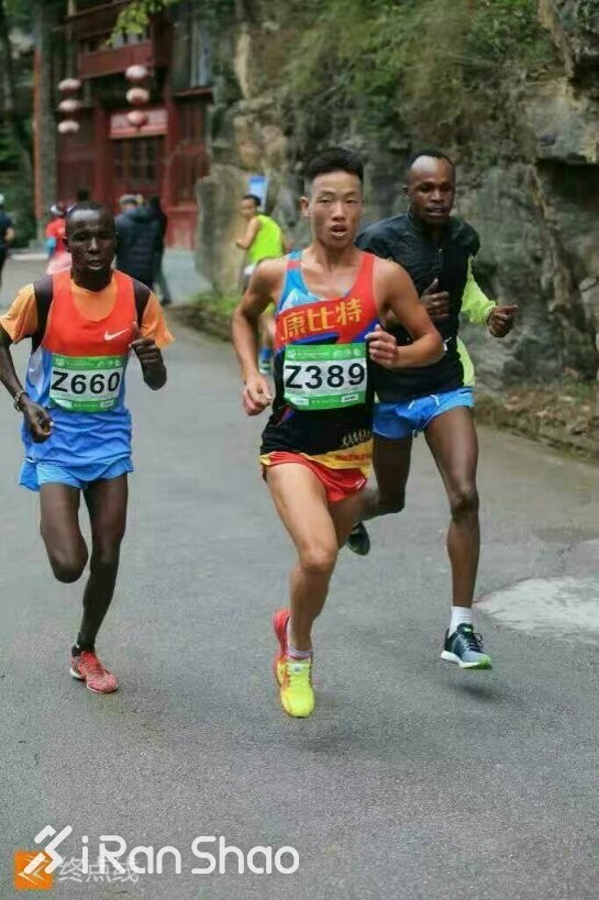 人物 | 厦马国内冠军管油胜：背靠背跑北马，也是中国第一