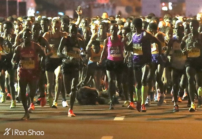 迪拜马拉松 | 摔倒后再度退赛 贝克勒焉知非福？