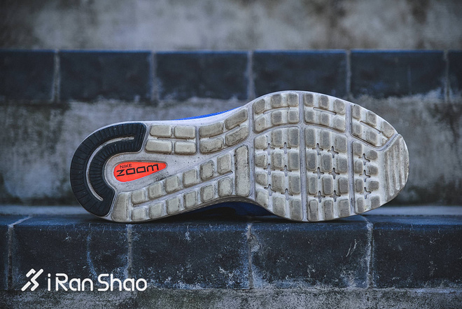 跑鞋 | 把体重全部交给它 Nike Air Zoom Vomero 12深度评测