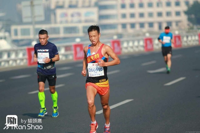 人物 | 厦马国内冠军管油胜：背靠背跑北马，也是中国第一