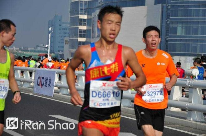 人物 | 厦马国内冠军管油胜：背靠背跑北马，也是中国第一