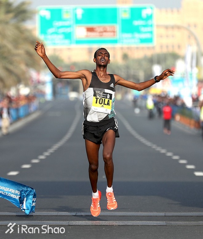 迪拜马拉松 | 摔倒后再度退赛 贝克勒焉知非福？