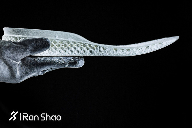 Weekly Gear |  近看adidas 3D Runner 这双炒至3000美元的跑鞋