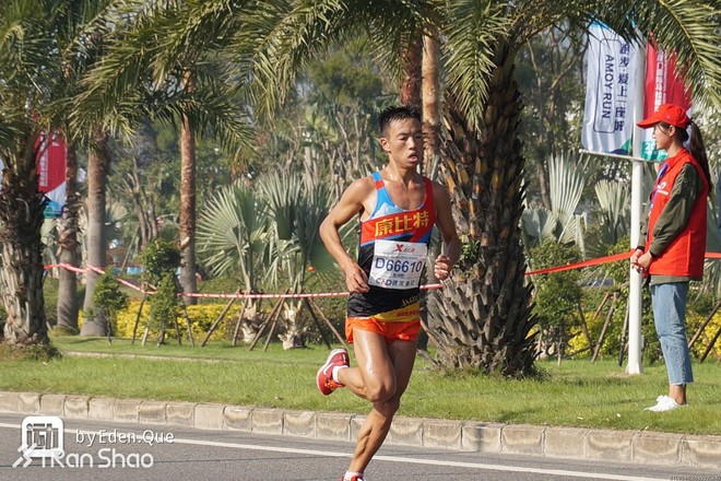 人物 | 厦马国内冠军管油胜：背靠背跑北马，也是中国第一