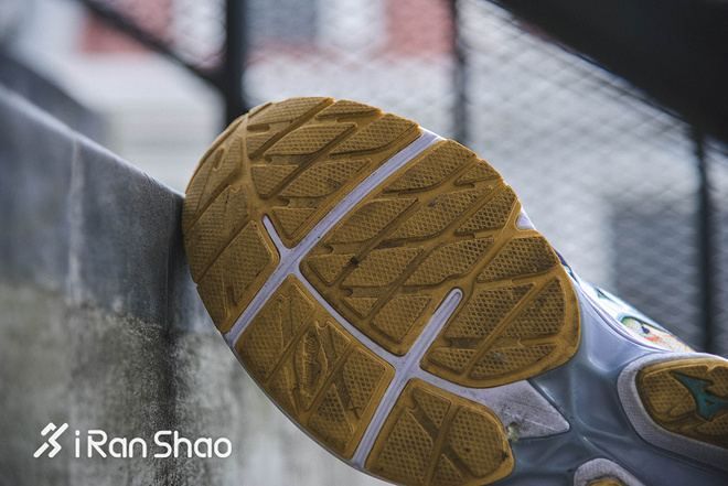 跑鞋 | Mizuno Wave Rider 20 出色脚感 历代最优