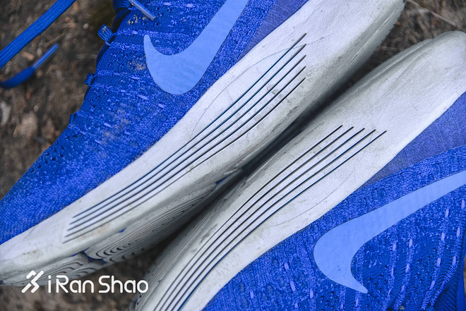 跑鞋 | 脚底加上弹簧脚背戴上枷锁 Nike LunarEpic Low Flyknit 2深度评测