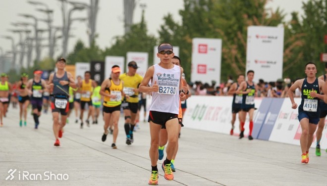 人物 | 全马400线沉浮三年后，他两月内连破330和315