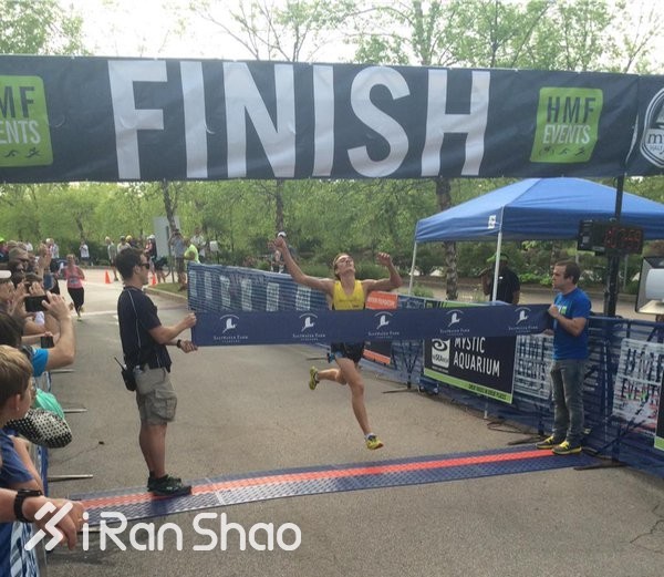 人物 | 马拉松跑最快的美国医生：全马215 半马105