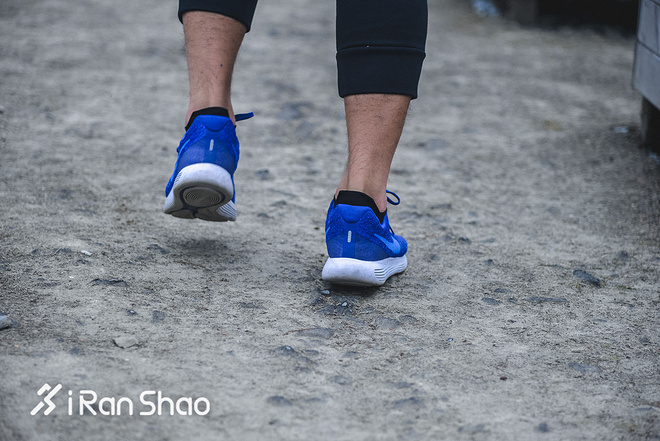 跑鞋 | 脚底加上弹簧脚背戴上枷锁 Nike LunarEpic Low Flyknit 2深度评测