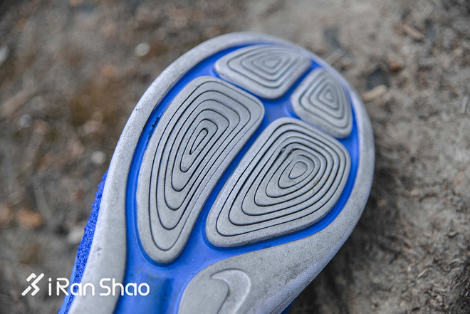 跑鞋 | 脚底加上弹簧脚背戴上枷锁 Nike LunarEpic Low Flyknit 2深度评测