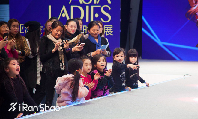 春雨绵绵，这个周末我与深圳的姑娘有约