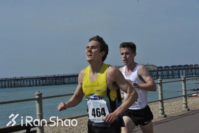 人物 | 马拉松跑最快的美国医生：全马215 半马105