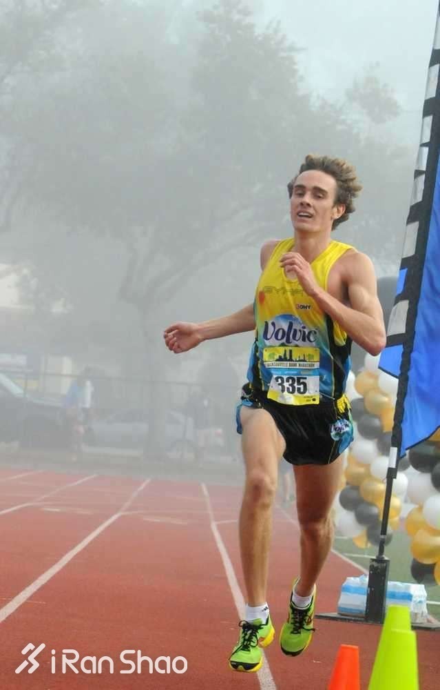 人物 | 马拉松跑最快的美国医生：全马215 半马105