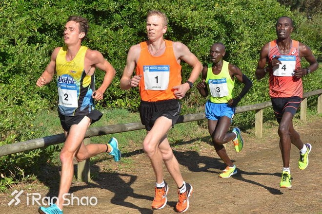 人物 | 马拉松跑最快的美国医生：全马215 半马105