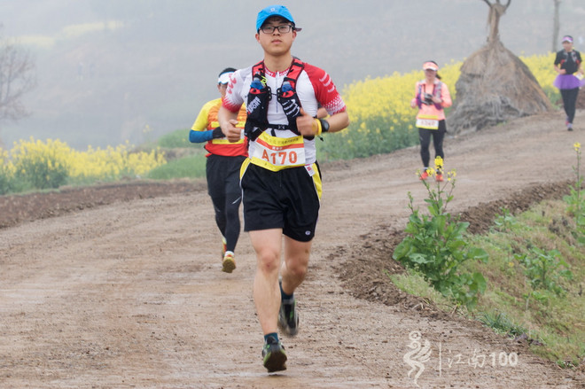 江南100游侠视角——沐浴着绵绵细雨，奔跑在满坡满野的金黄中