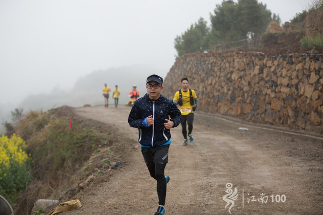 江南100游侠视角——沐浴着绵绵细雨，奔跑在满坡满野的金黄中