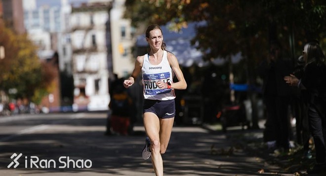 人物 | 首秀斩获纽马季军 美国“万米一姐”处马战记