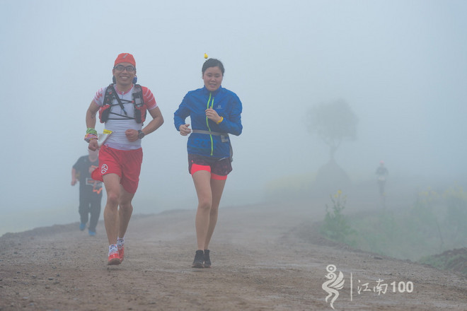 江南100游侠视角——沐浴着绵绵细雨，奔跑在满坡满野的金黄中