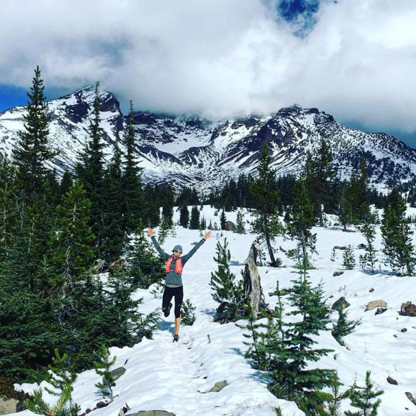 开箱 | 想知道越野甜心Stephanie背过的水包Nathan VaporHowe是什么味儿吗？