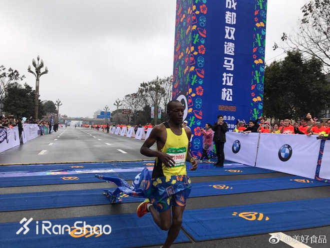 热点 |  左脚成都右脚重庆   川渝马拉松一家亲