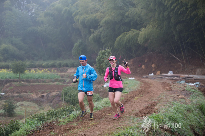 江南100游侠视角——沐浴着绵绵细雨，奔跑在满坡满野的金黄中