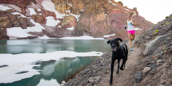 开箱 | 想知道越野甜心Stephanie背过的水包Nathan VaporHowe是什么味儿吗？