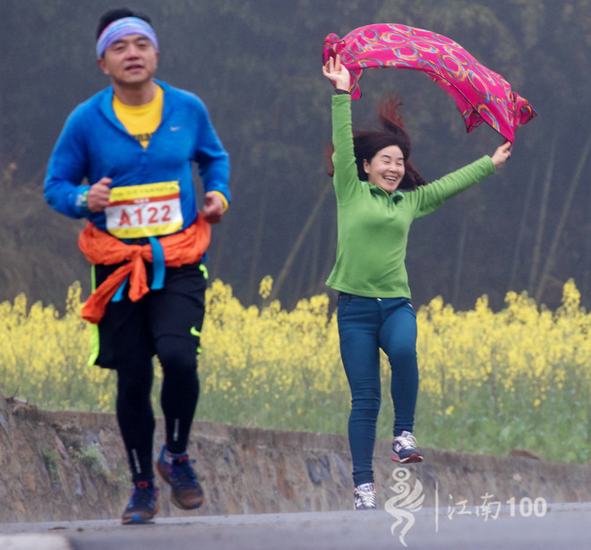 江南100游侠视角——沐浴着绵绵细雨，奔跑在满坡满野的金黄中