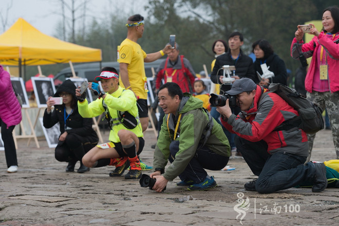 江南100游侠视角——沐浴着绵绵细雨，奔跑在满坡满野的金黄中