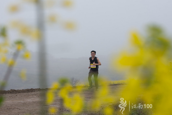 江南100游侠视角——沐浴着绵绵细雨，奔跑在满坡满野的金黄中