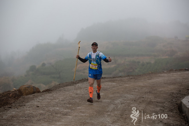 江南100游侠视角——沐浴着绵绵细雨，奔跑在满坡满野的金黄中