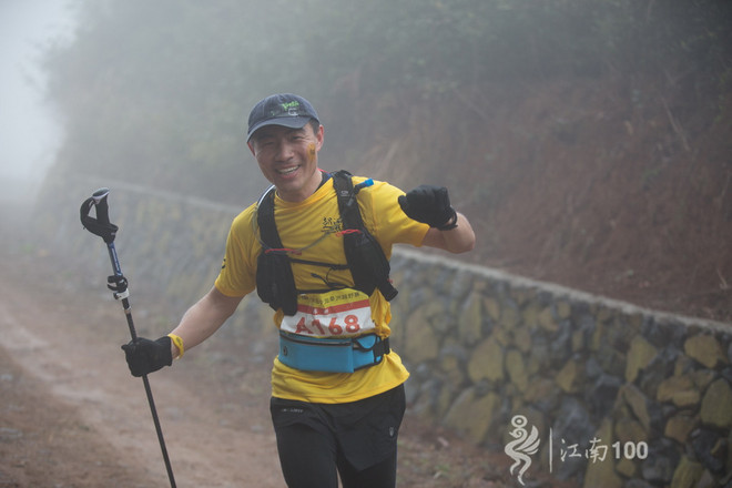 江南100游侠视角——沐浴着绵绵细雨，奔跑在满坡满野的金黄中