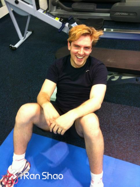 热点 |  瘦下30斤的唐顿大表哥 化身野兽和美女谈恋爱