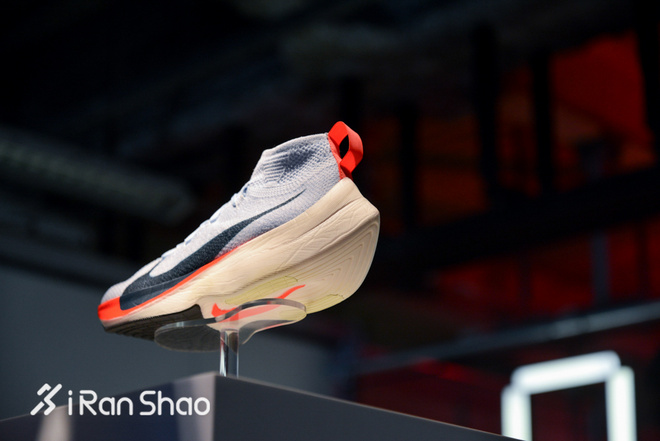 现场 | 意料之外情理之中 直击人类第一次实地测试马拉松破二