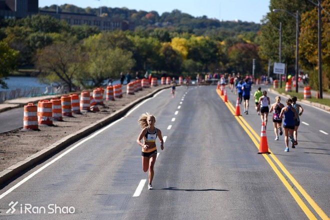 深度 | 2017纽约半马：美女赫德三连霸 金发师妹破纪录