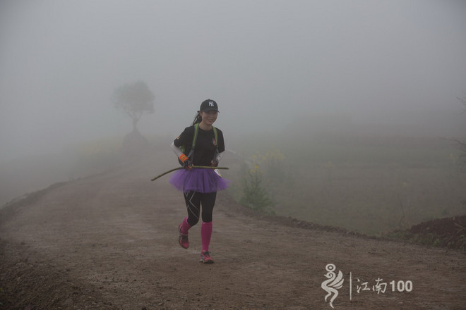 江南100游侠视角——沐浴着绵绵细雨，奔跑在满坡满野的金黄中