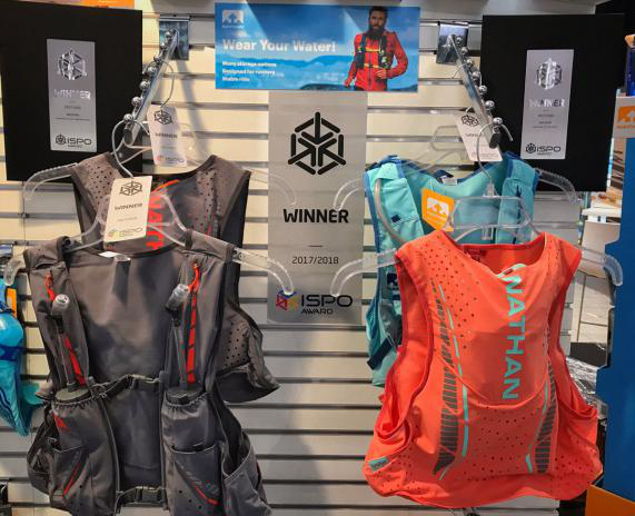 开箱 | 想知道越野甜心Stephanie背过的水包Nathan VaporHowe是什么味儿吗？