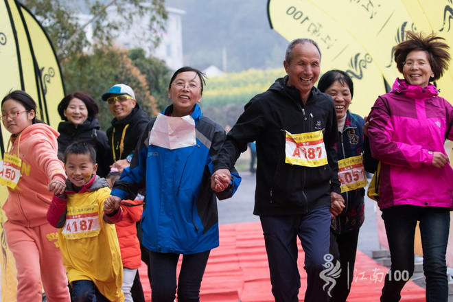 江南100游侠视角——沐浴着绵绵细雨，奔跑在满坡满野的金黄中