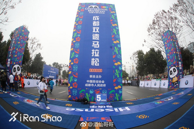 热点 |  左脚成都右脚重庆   川渝马拉松一家亲