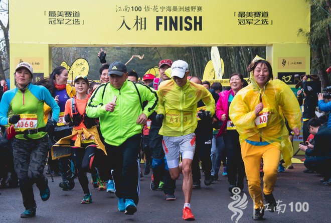 江南100游侠视角——沐浴着绵绵细雨，奔跑在满坡满野的金黄中