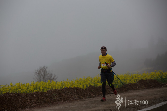 江南100游侠视角——沐浴着绵绵细雨，奔跑在满坡满野的金黄中