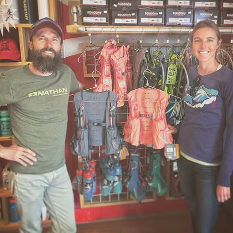 开箱 | 想知道越野甜心Stephanie背过的水包Nathan VaporHowe是什么味儿吗？