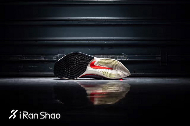 一周新鲜装备资讯 | 不止破二跑鞋 Nike还造了我们能穿的鞋