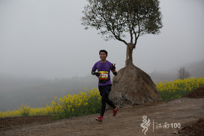 江南100游侠视角——沐浴着绵绵细雨，奔跑在满坡满野的金黄中