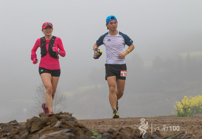 江南100游侠视角——沐浴着绵绵细雨，奔跑在满坡满野的金黄中